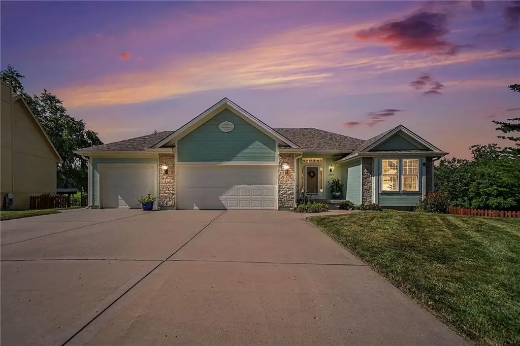 2004 NE 196th Place, Smithville, MO 64089 - #1