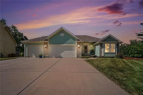 2004 NE 196th Place, Smithville, MO 64089