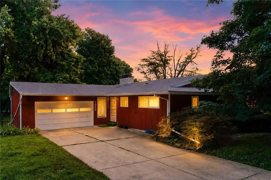 7932 Shawnee Drive, Overland Park, KS 66212 - #2