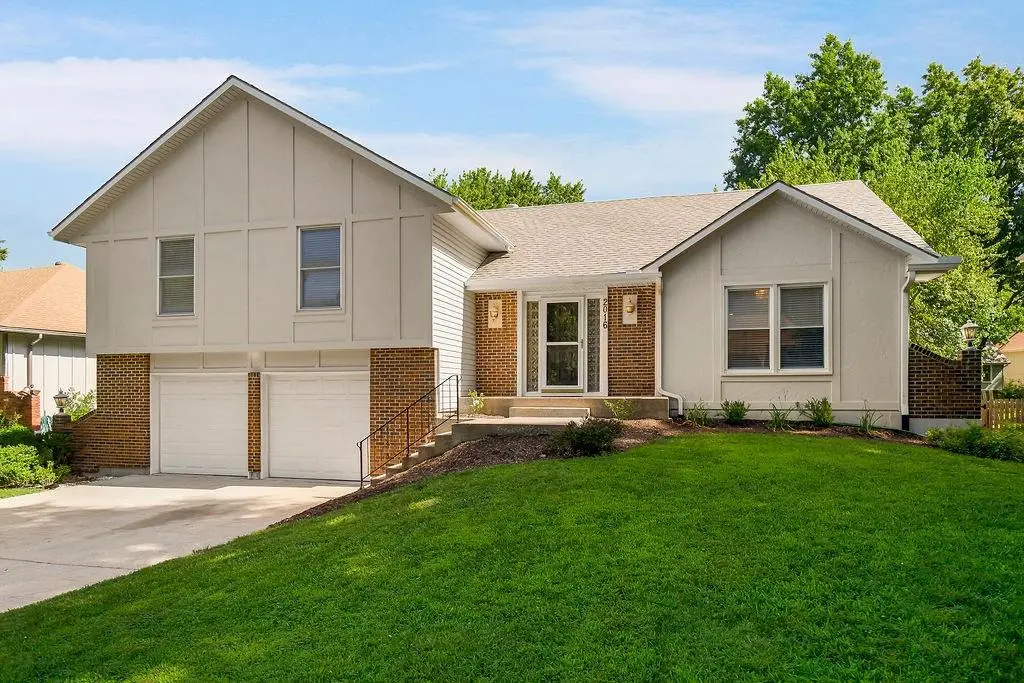 2016 E Sleepy Hollow Drive, Olathe, KS 66062 - #1