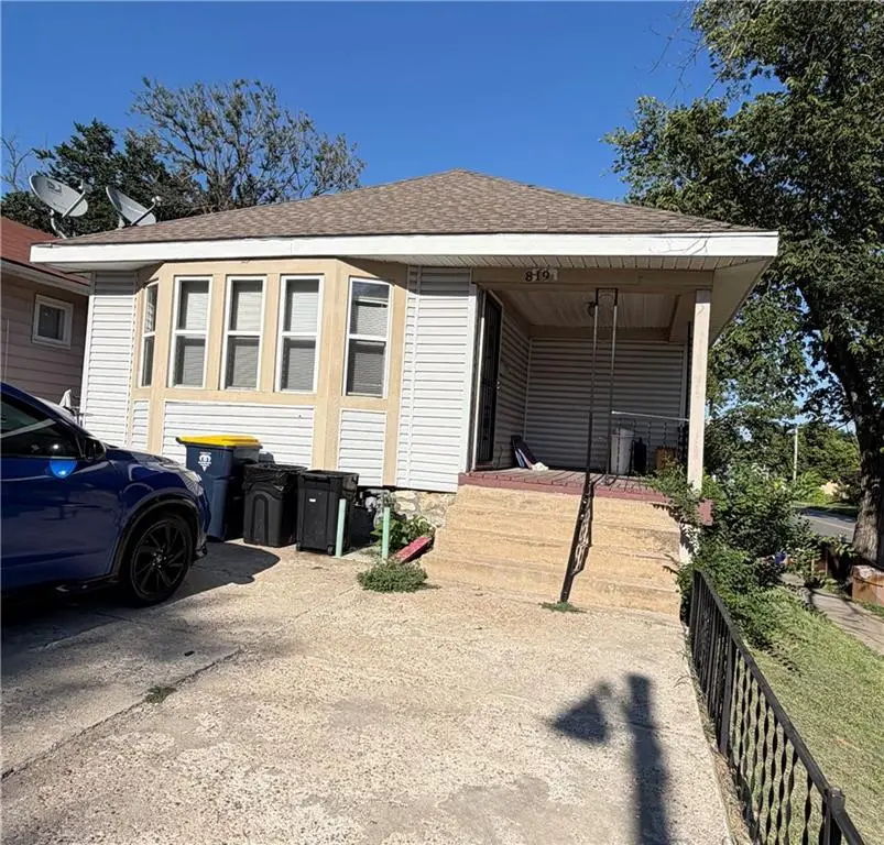 819 Monroe Avenue, Kansas City, MO 64124 - #2