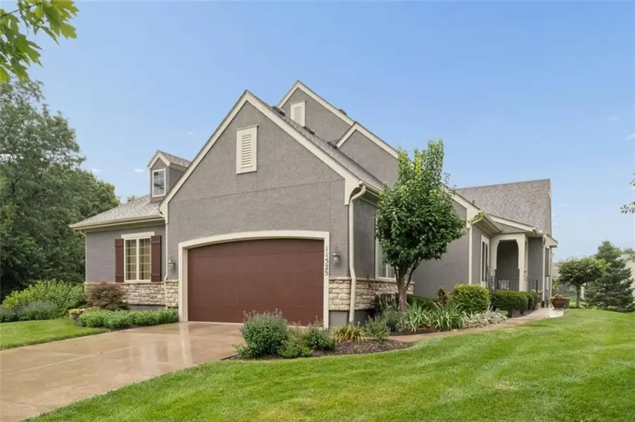 11525 S Lakecrest Drive, Olathe, KS 66061 - #2
