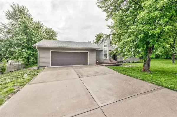 105 E Cedar Drive, Spring Hill, KS 66083