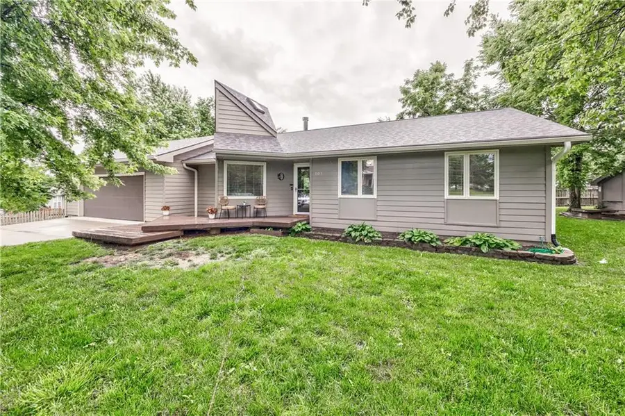 105 E Cedar Drive, Spring Hill, KS 66083 - #2