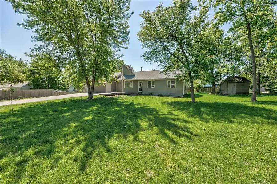 105 E Cedar Drive, Spring Hill, KS 66083 - #3