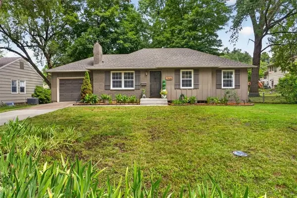 7908 W 92nd Place, Overland Park, KS 66212