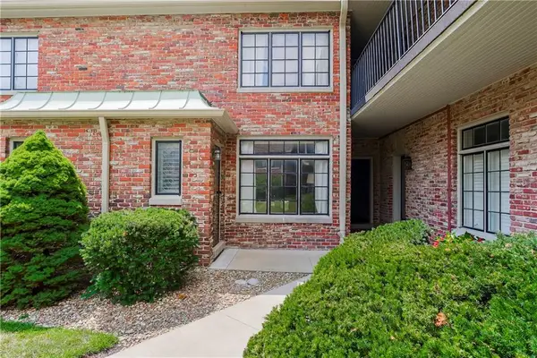 8363 Somerset Drive #8363, Prairie Village, KS 66207