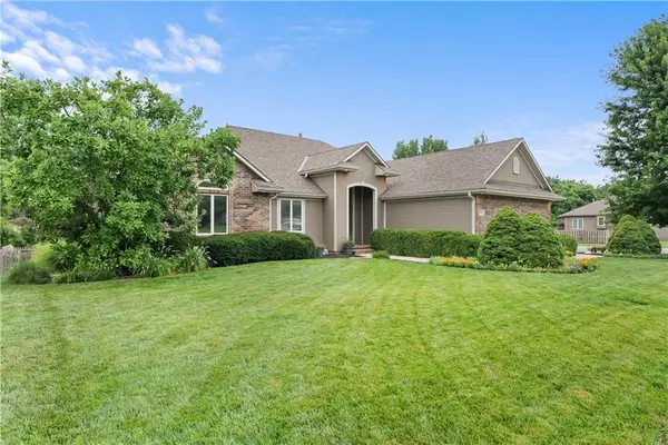 1202 NW Burr Oak Lane, Grain Valley, MO 64029