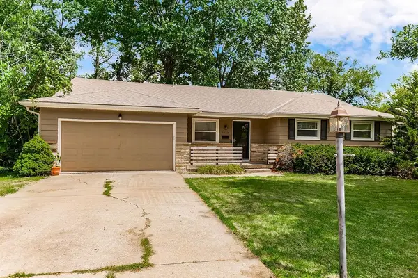 9733 Walnut Street, Kansas City, MO 64114