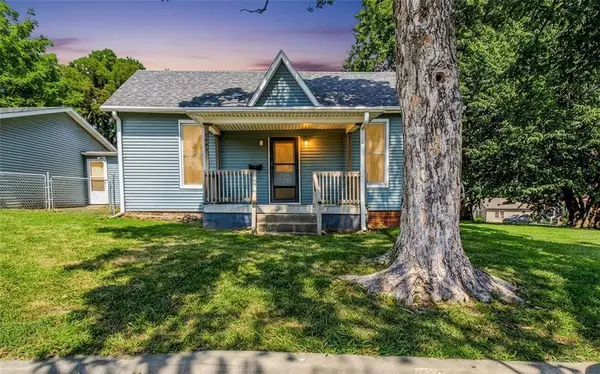 2203 Walnut Street, Higginsville, MO 64037