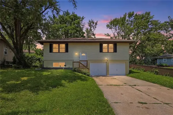 1822 N Grove Drive, Independence, MO 64058