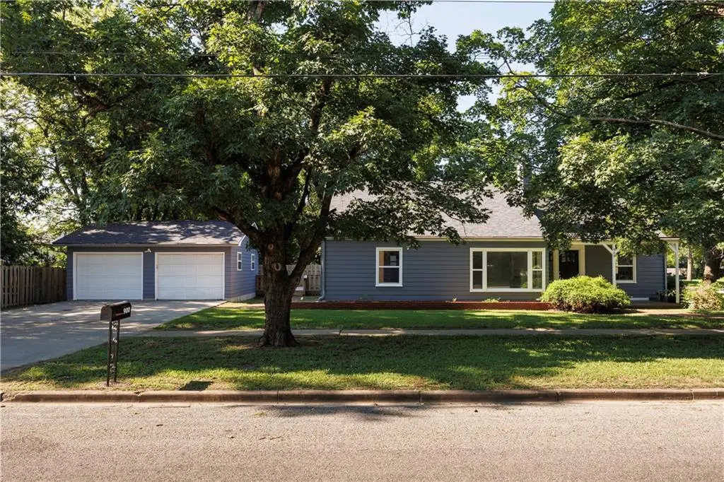 900 Adams Street, Fredonia, KS 66736 - #1