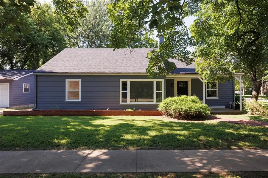 900 Adams Street, Fredonia, KS 66736 - #2