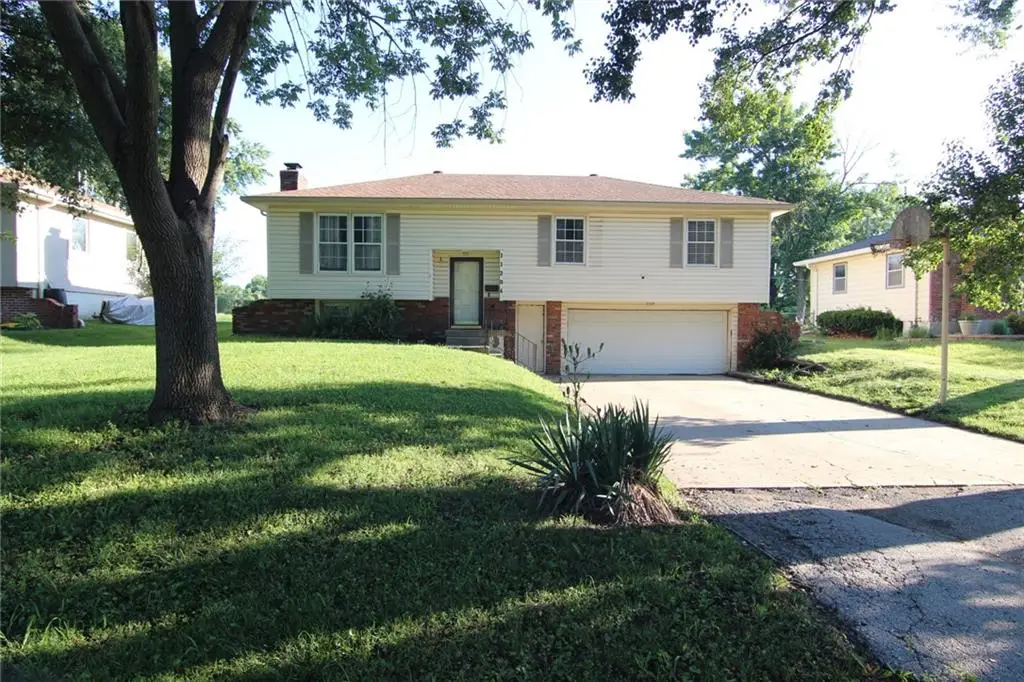 11204 W 51st Terrace, Shawnee, KS 66203 - #1