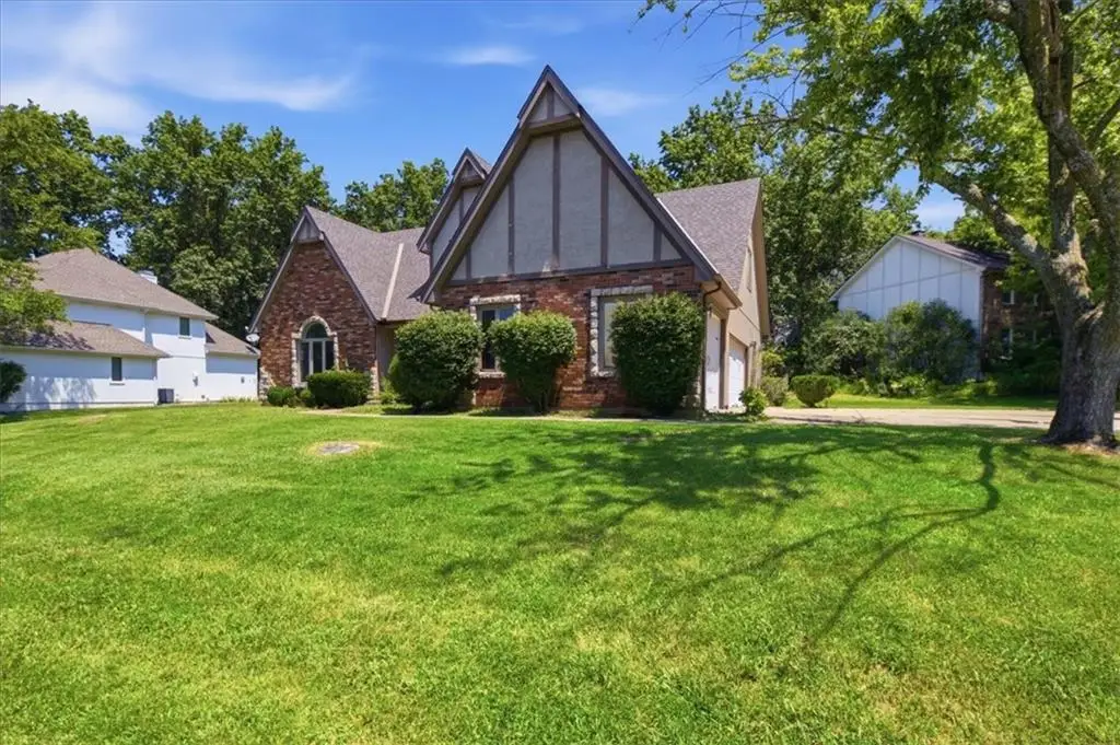 2227 SW Park Avenue Circle, Blue Springs, MO 64014 - #1
