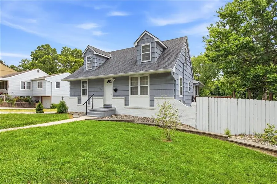 407 N Fairview Avenue, Liberty, MO 64068 - #2