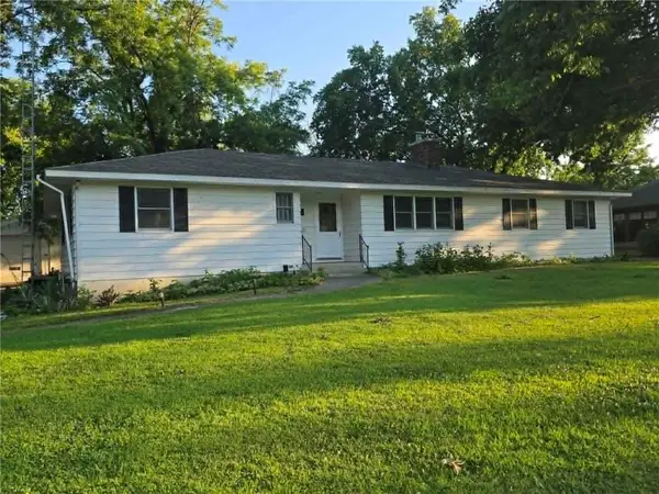 208 E Bodine Avenue, Clinton, MO 64735