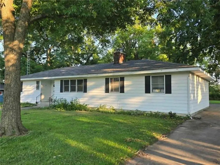 208 E Bodine Avenue, Clinton, MO 64735 - #3
