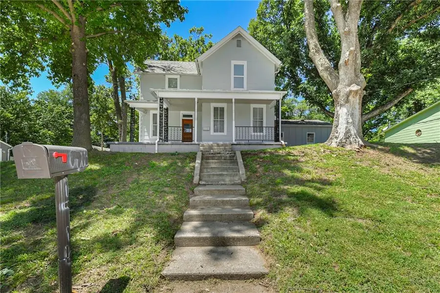 1716 S 5th Street, Leavenworth, KS 66048 - #3