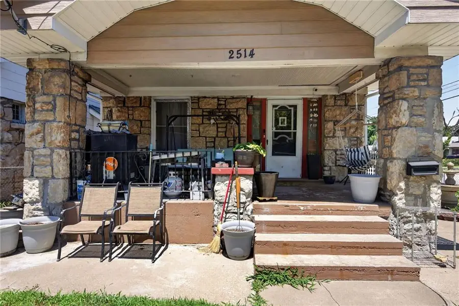 4140 Prospect Avenue, Kansas City, MO 64130 - #3