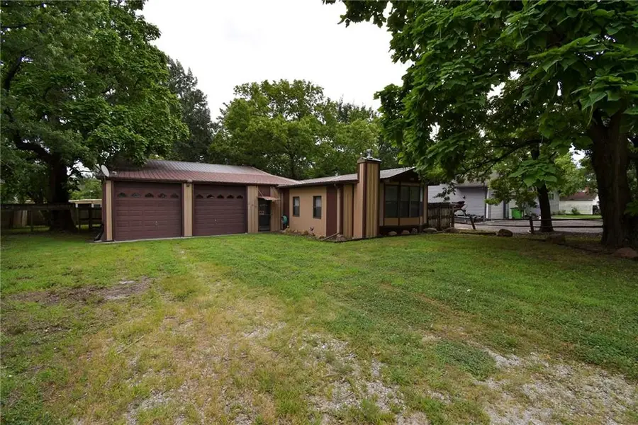 239 N East Avenue, Williamsburg, KS 66095 - #3