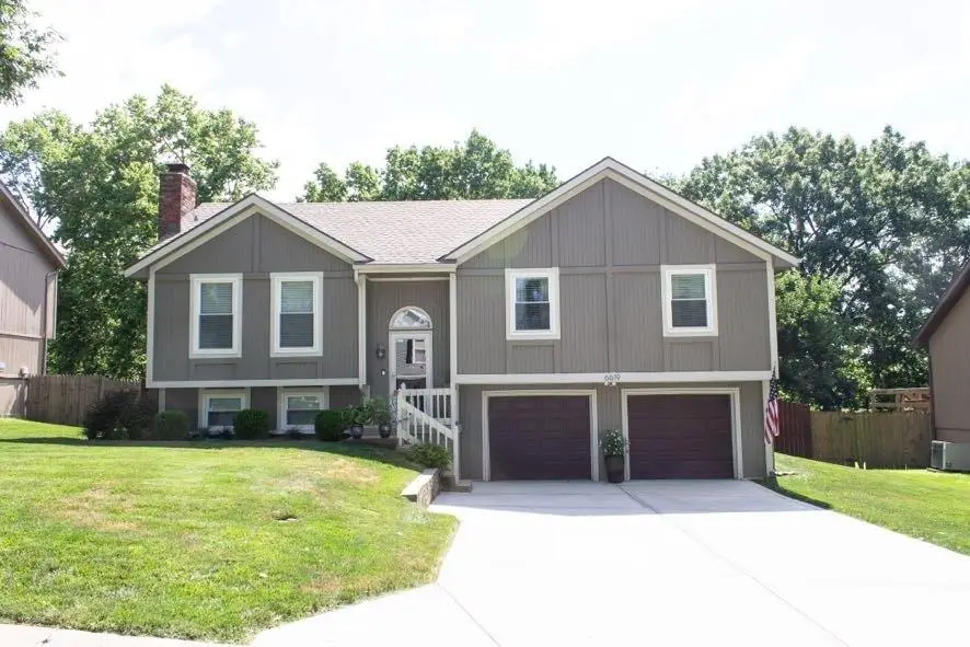 6619 NW Sioux Drive, Kansas City, MO 64152 - #1