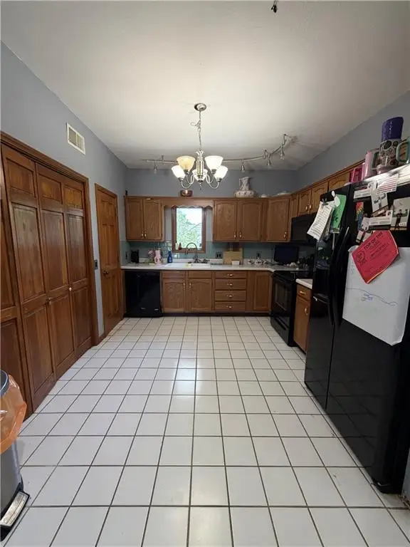1215 Clay Street, Chillicothe, MO 64601 - #3