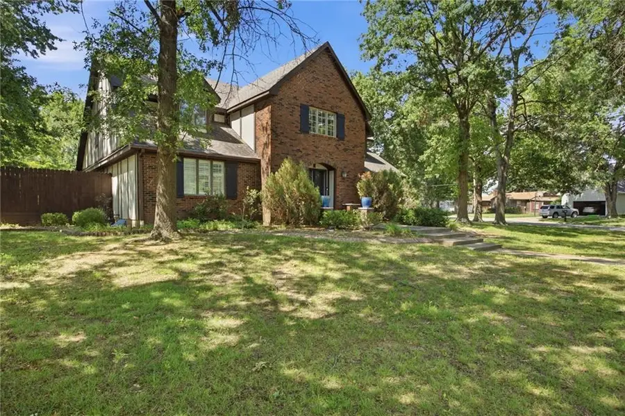 2204 S Taylor Street, Pittsburg, KS 66762 - #2