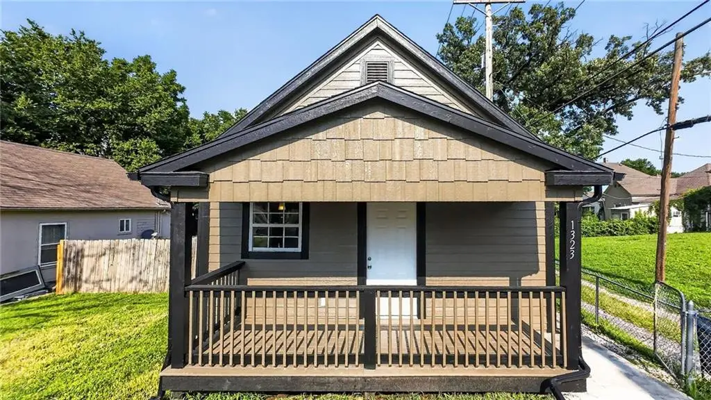 1323 S 38th Street, Kansas City, KS 66106 - #1