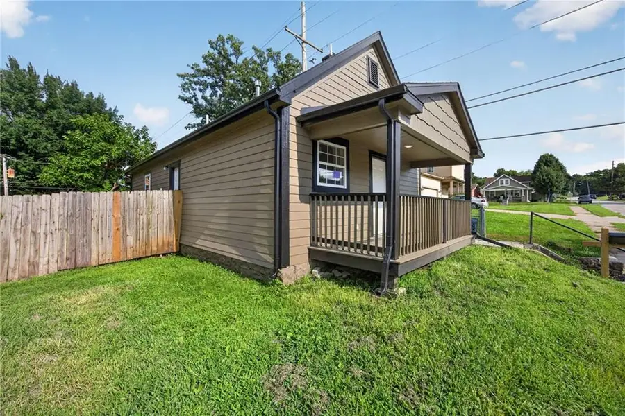 1323 S 38th Street, Kansas City, KS 66106 - #3