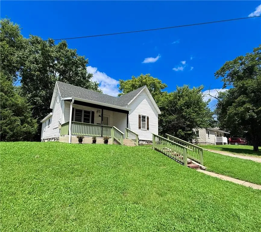 426 S Oak Street, Nevada, MO 64772 - #1