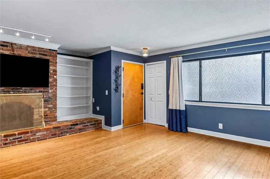 4056 Warwick Boulevard #3, Kansas City, MO 64111 - #3