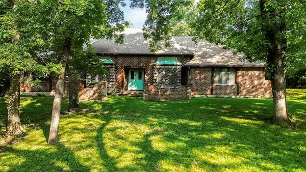 20900 Whispering Drive, Lenexa, KS 66220