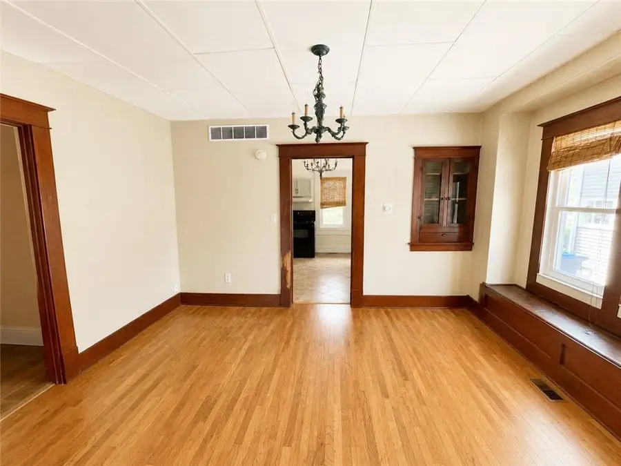 1104 S Sneed Avenue, Sedalia, MO 65301 - #3