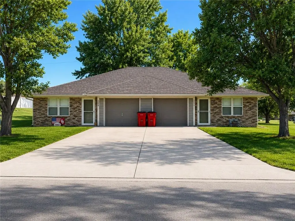 108 SE 25th Street, Oak Grove, MO 64075 - #1