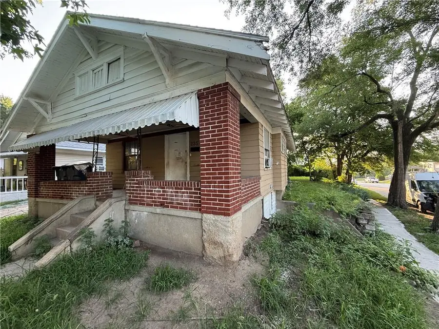 2351 Drury Avenue, Kansas City, MO 64127 - #2