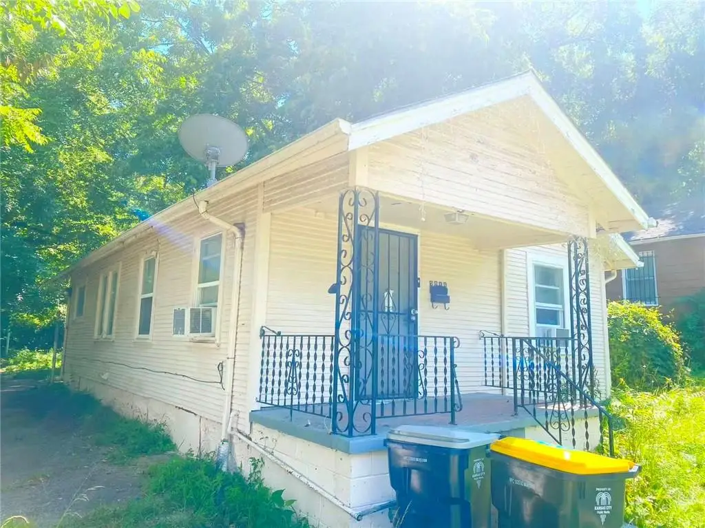 3015 E 60th Street, Kansas City, MO 64130 - #1