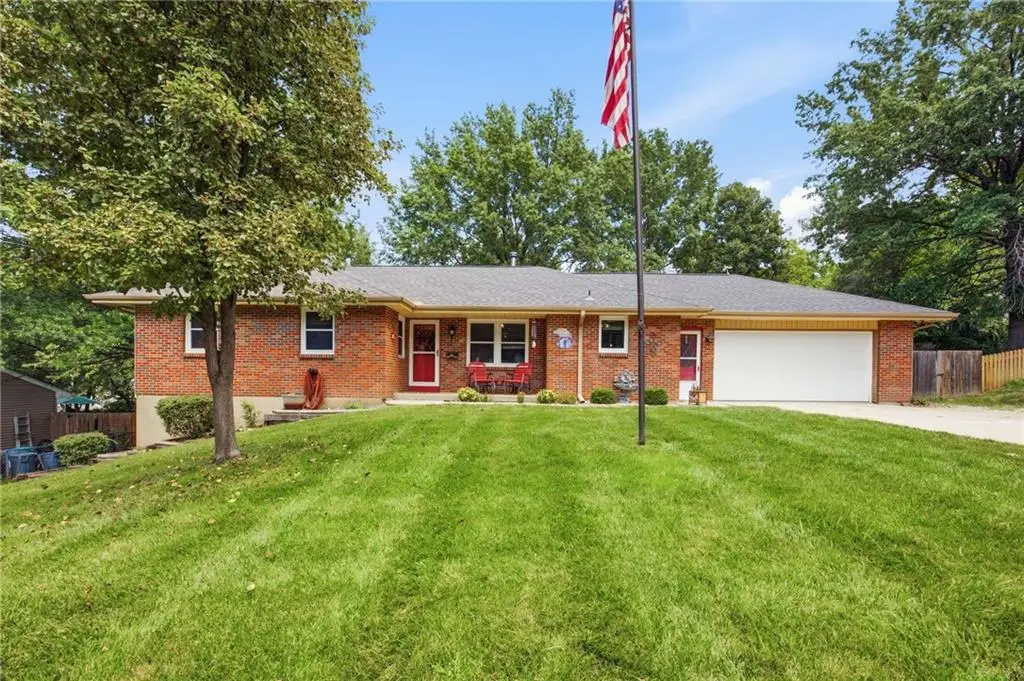 123 Grove Avenue, Bonner Springs, KS 66012 - #1