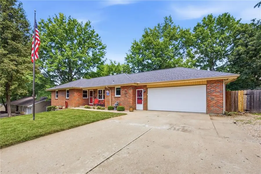 123 Grove Avenue, Bonner Springs, KS 66012 - #2