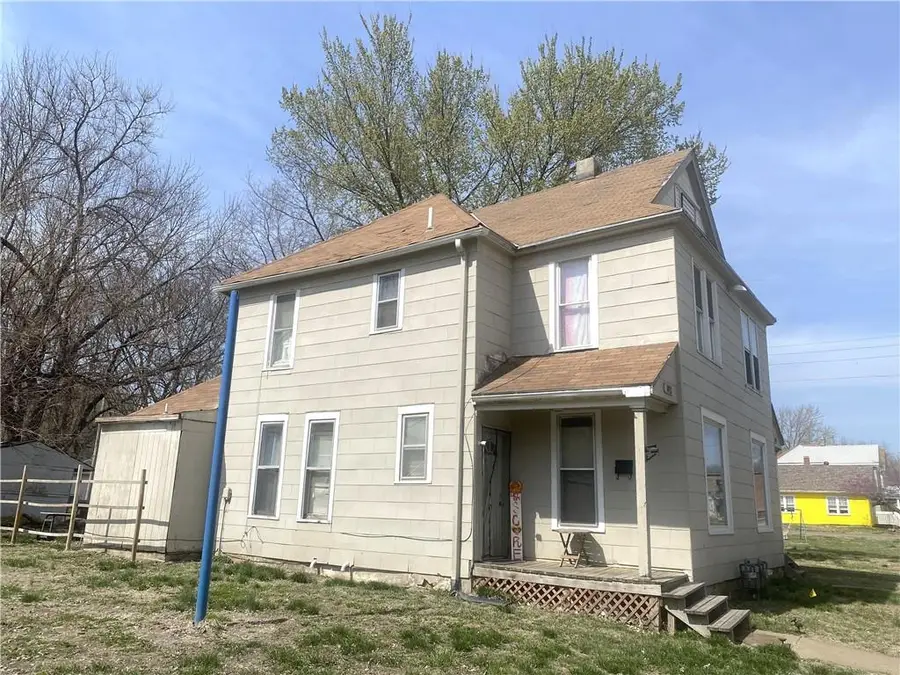 1010 S 18th Street, Saint Joseph, MO 64507 - #3