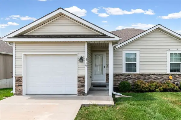 9220 N Gower Avenue, Kansas City, MO 64154