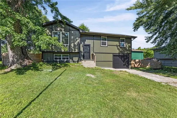 605 N Franklin Street, Spring Hill, KS 66083