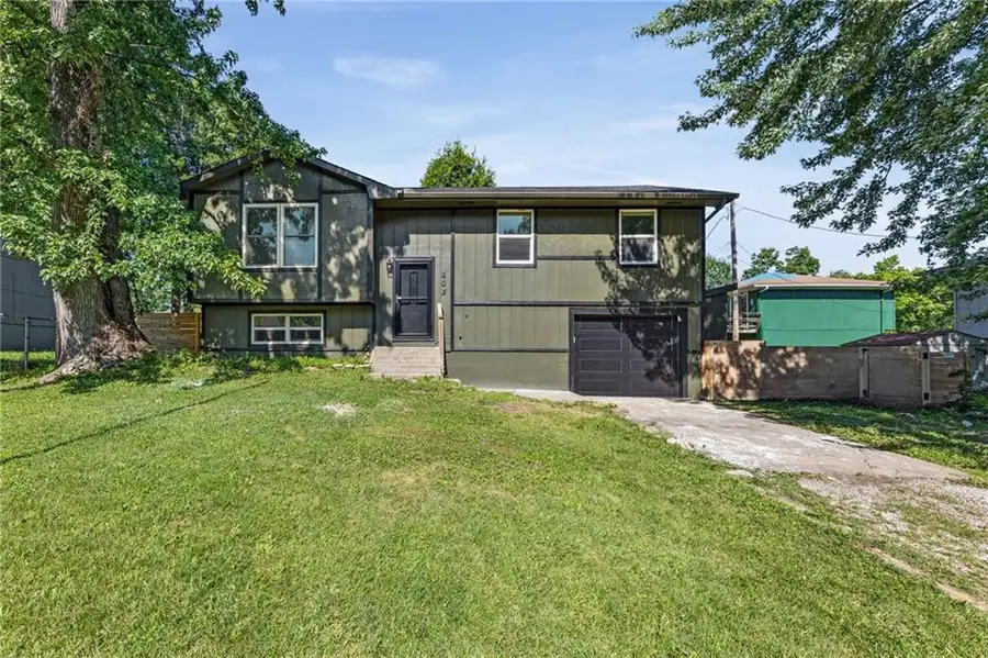 605 N Franklin Street, Spring Hill, KS 66083 - #2