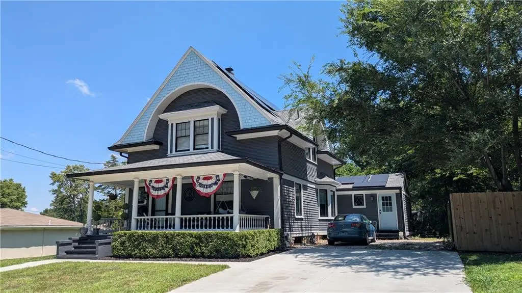 315 Grand Avenue, Lees Summit, MO 64063 - #1