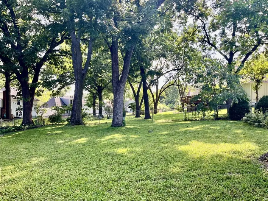 10004 Cody Street, Overland Park, KS 66214 - #2