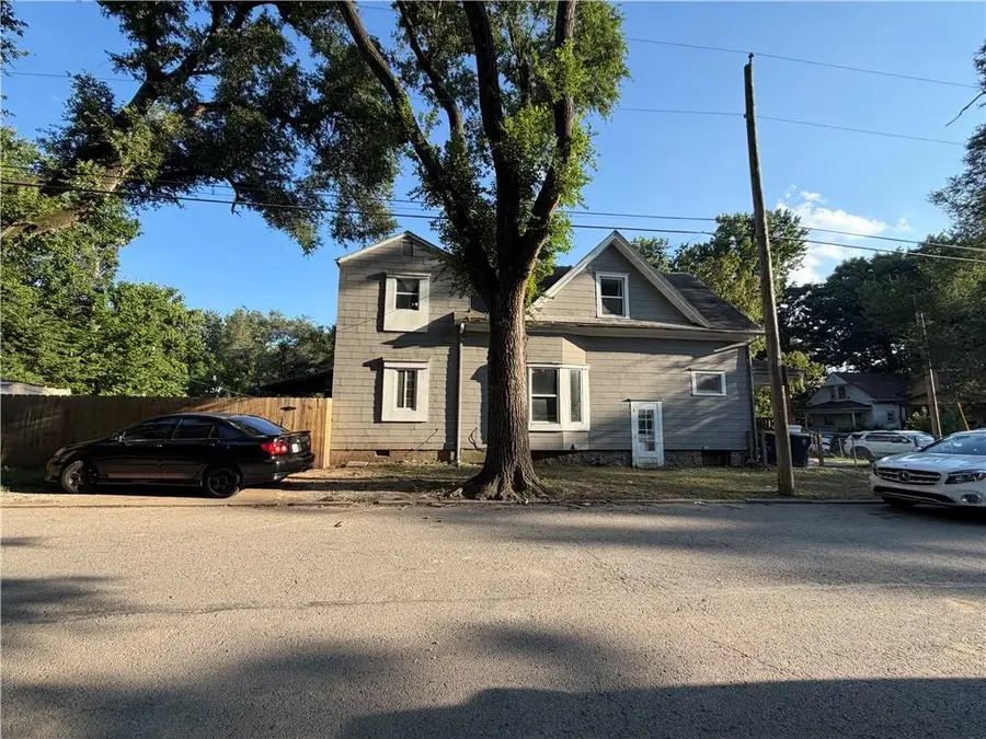 301 Myrtle Avenue, Kansas City, MO 64124 - #2