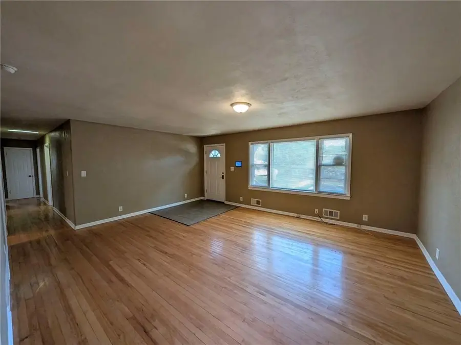 8905 E 29th Street, Kansas City, MO 64129 - #3