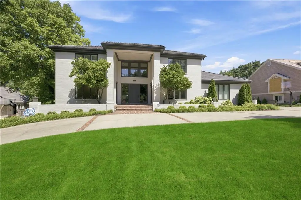 3048 W 118th Terrace, Leawood, KS 66211 - #1