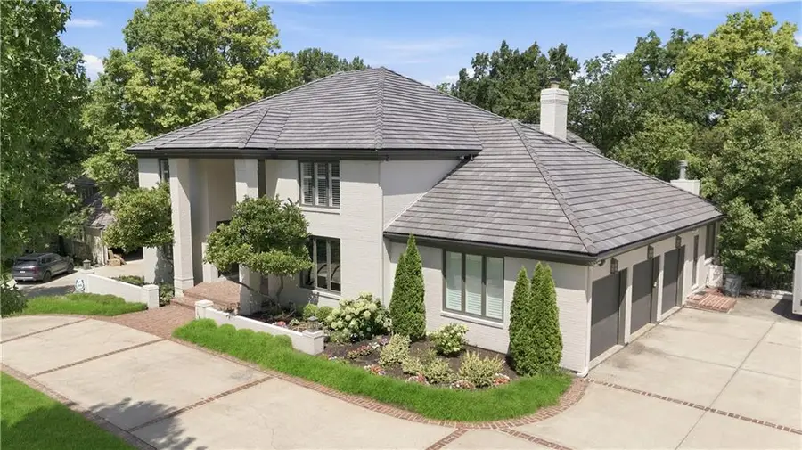 3048 W 118th Terrace, Leawood, KS 66211 - #3