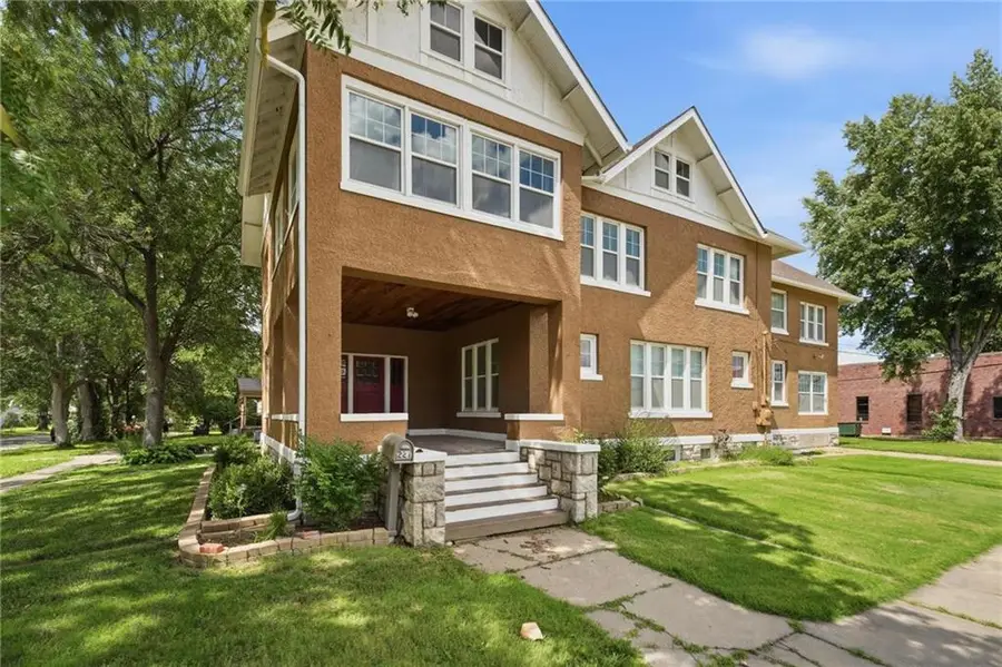 221 W 2nd Street, Ottawa, KS 66067 - #2